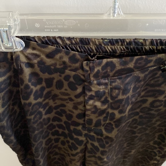 Satin leopard pants - Picture 2 of 2